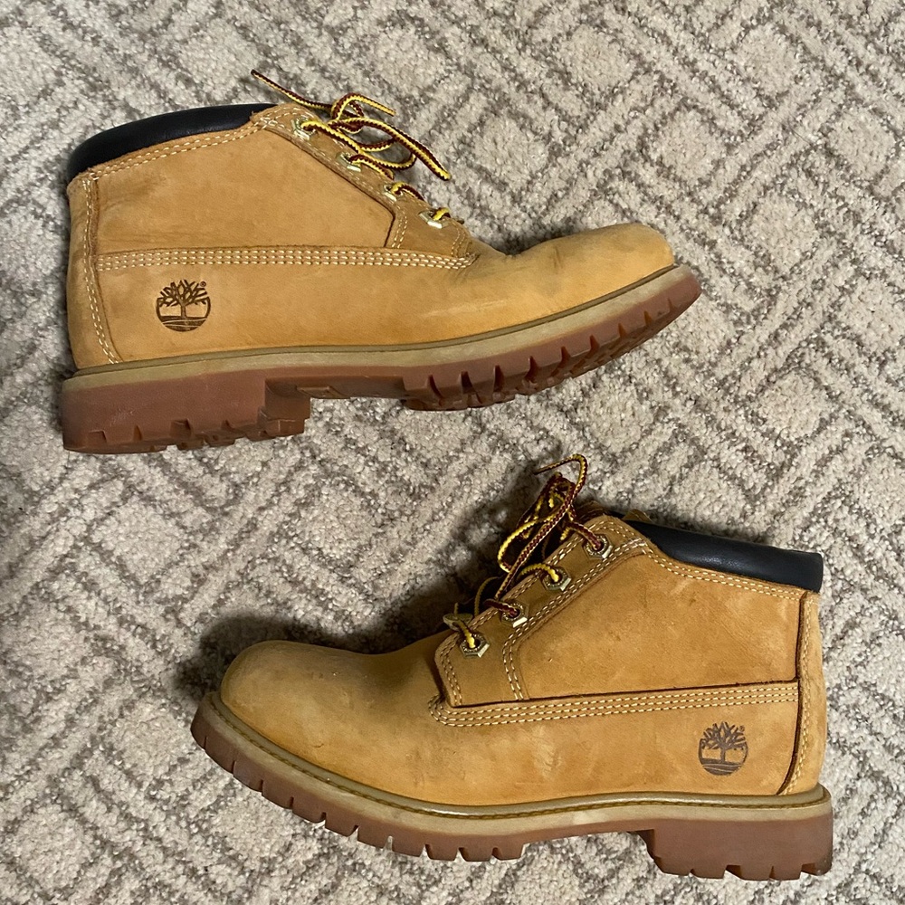 Timberland Women's Nellie Waterproof Chukka | Lightly Used - Picture 2 of 2